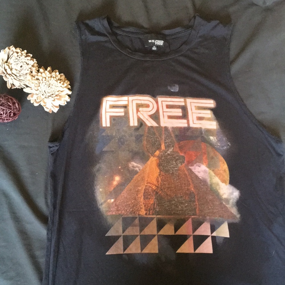Graphic Tank Top - Picture 2 of 3